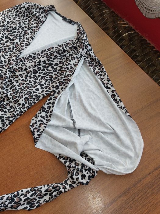Body Panterka z rozciętymi rękawami Boohoo rozm.M