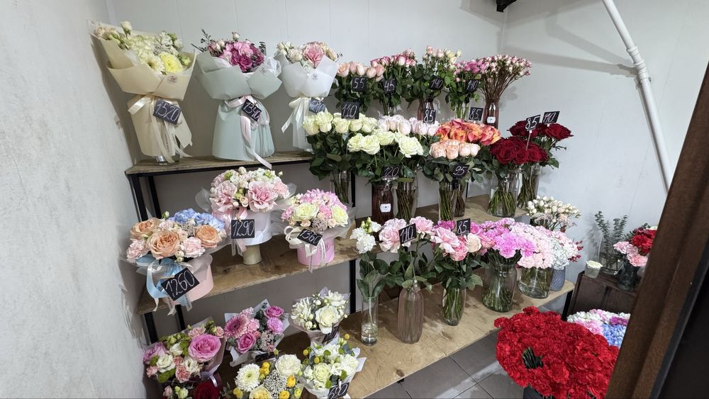 Продаж квіткового магазину