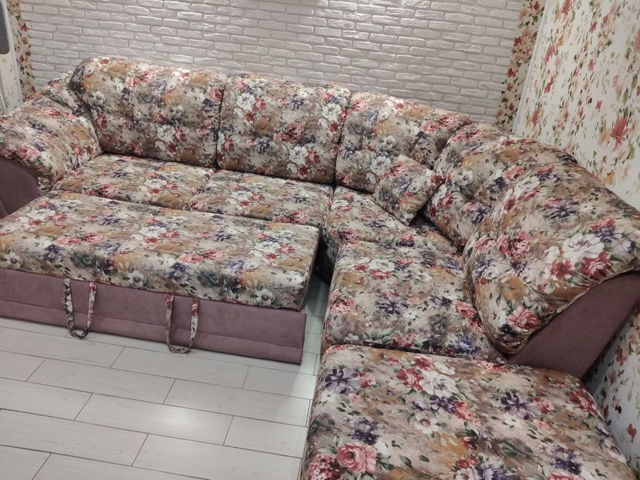 Угловий диван м'який