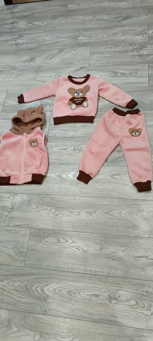 Ocieplany welurowy zestaw dla dziewczynki rozm. 98/104