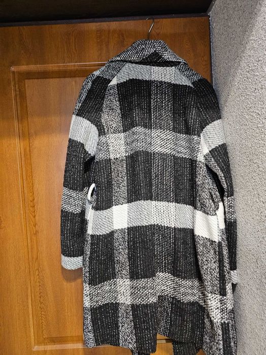 Plaszcz w szaro czarną kratę