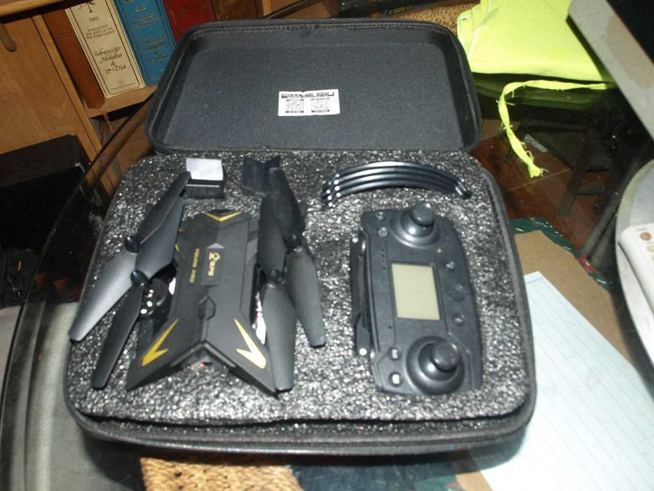 vendo drone completamente novo só voou duas vezes dentro da embalagem.