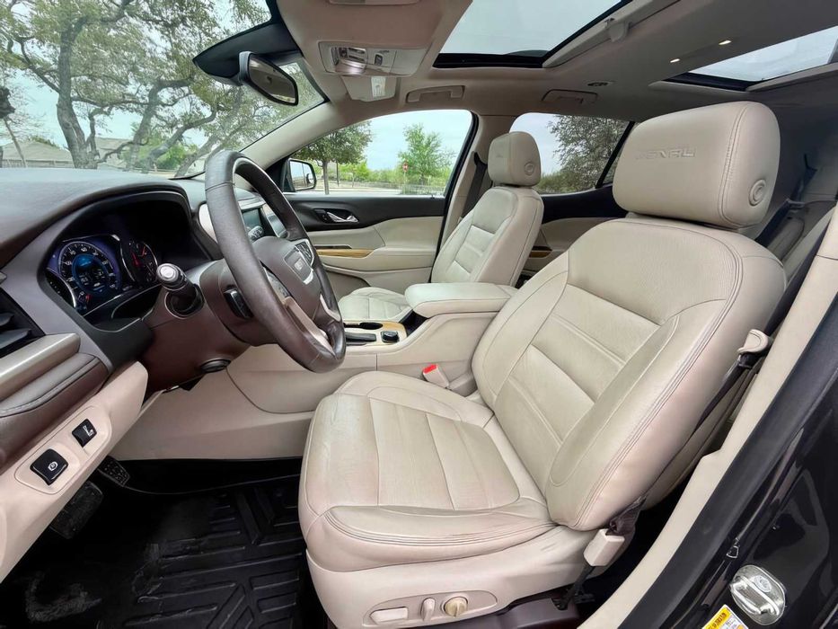 GMC Acadia Denali      2018