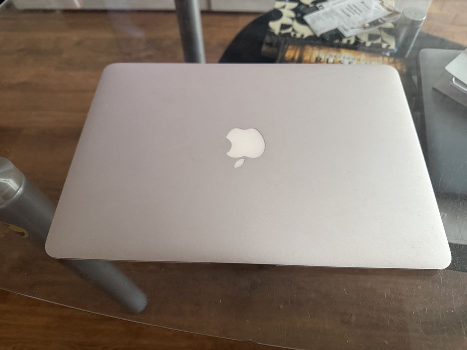 Macbook Air (13-inch, 2017)