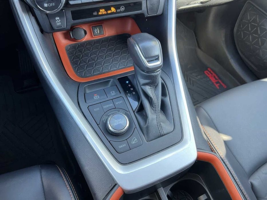 Toyota RAV4 XLE Premium      2023