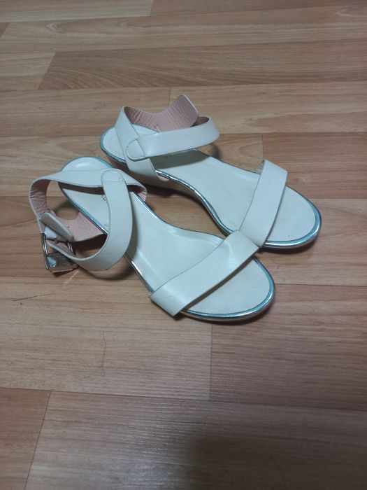 Босоніжкі жіночі