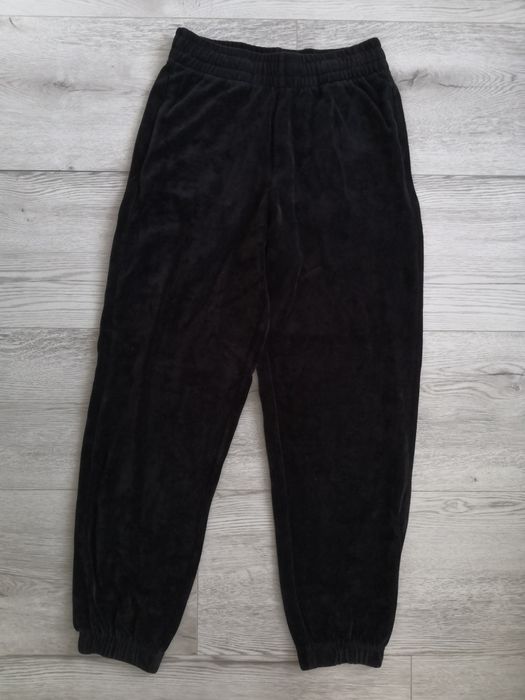 Cubus czarne elastyczne welurowe spodnie dresy.