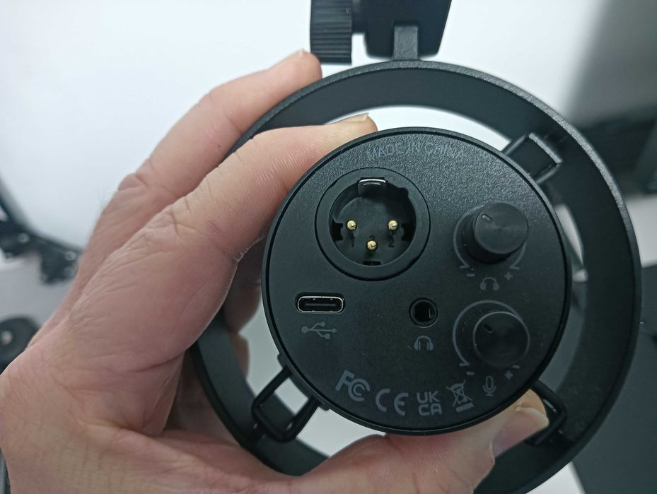 Microfone Podcast Fifine K688 XLR\USB (dinâmico) + Boom Arm Tonor T40