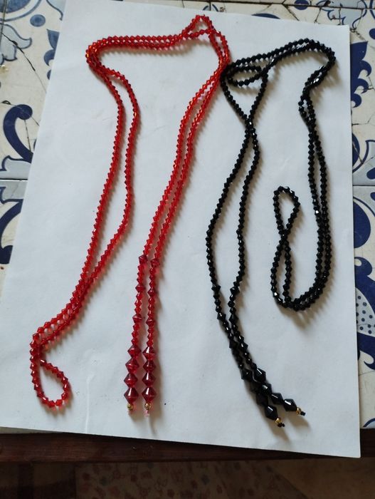Conjunto de 2 colares de missangas