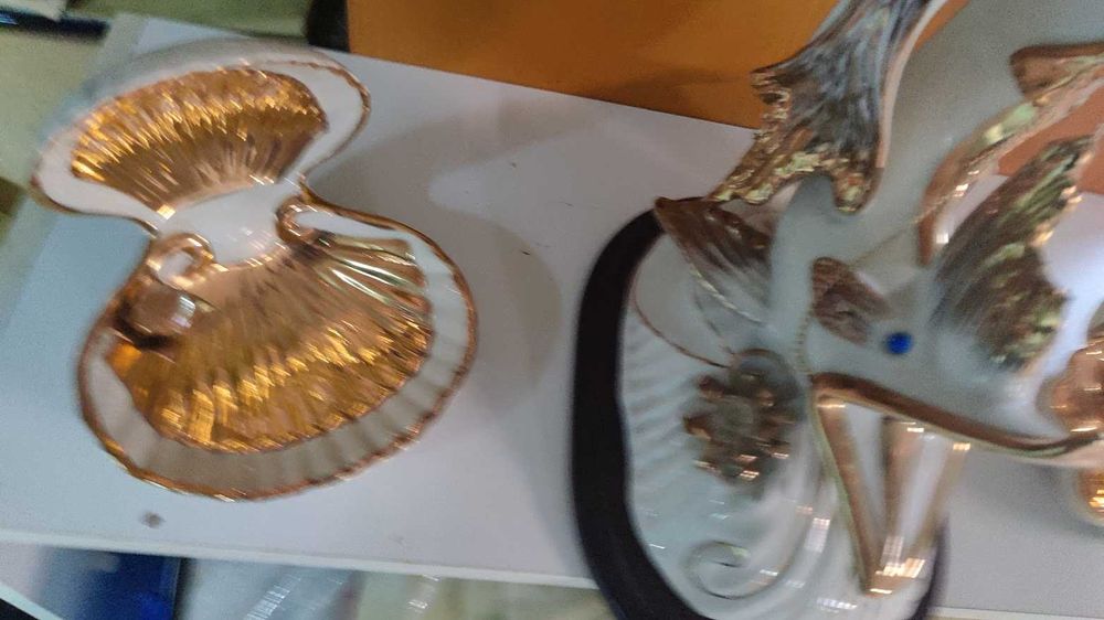 Estatuetas  decorativas  em Cerâmica e Porcelana Fina