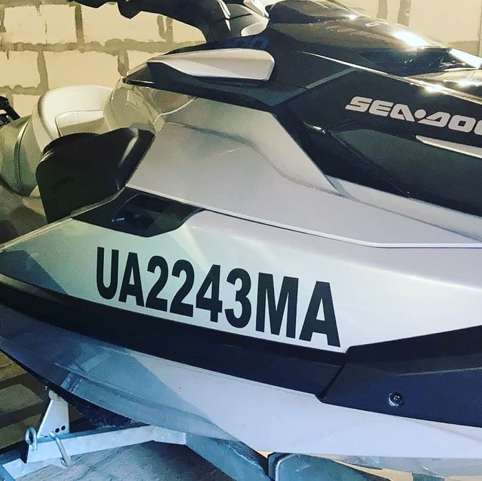 Изготовление наклеек для рекламы декора и маркировки- пишите на вайбер