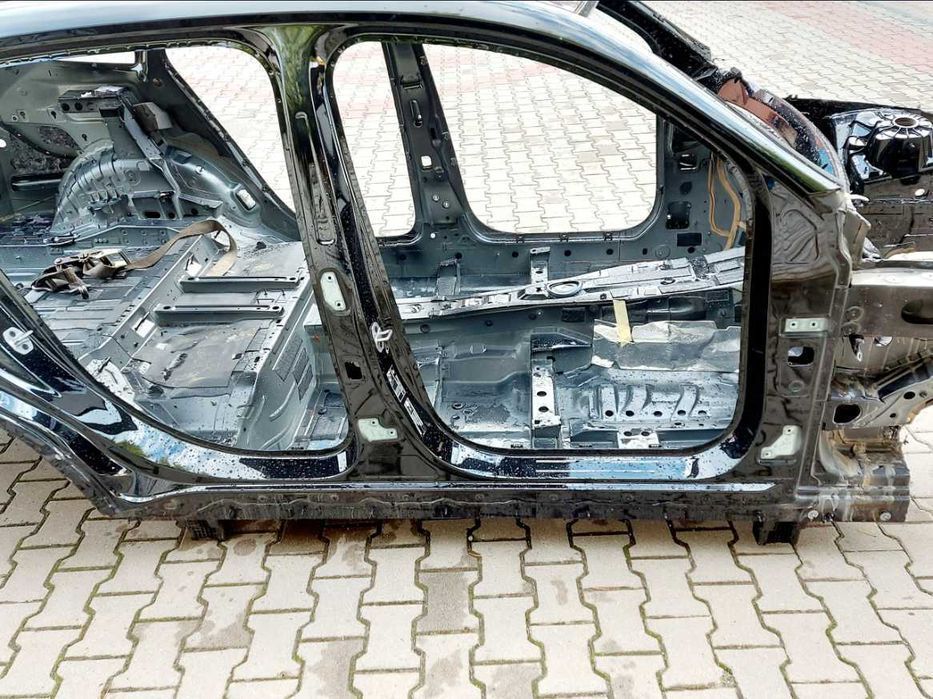 Четверть Mercedes EQC N293 W293 крило кузов разборка