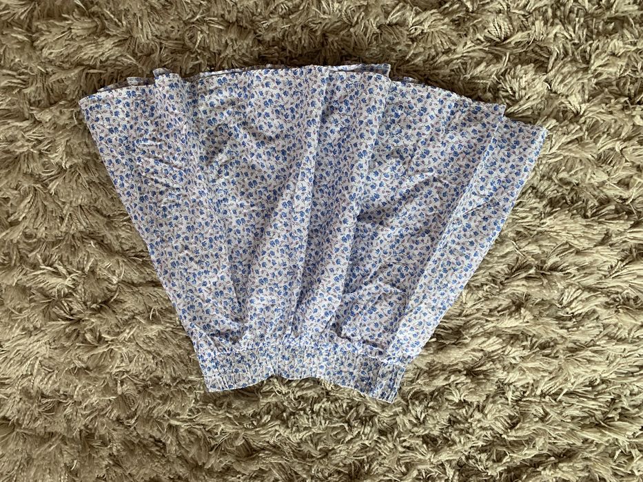 biała kloszowana spodnica w niebieskie kwiaty 36