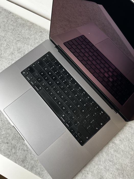 Macbook pro 16 M1 MAX 32GB RAM 1TB 32-core GPU