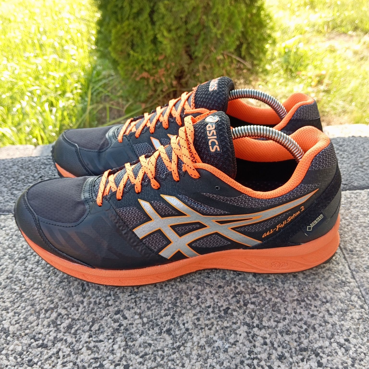 Asics z kolcami 2025