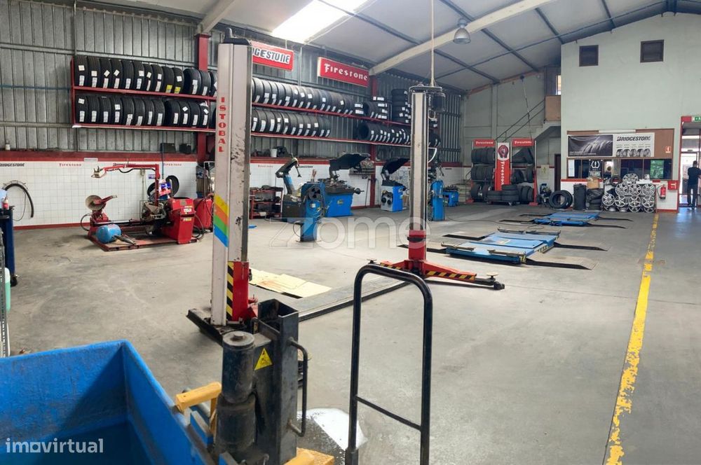 Armazém com 635M2 de área coberta num Terreno de 1900m2