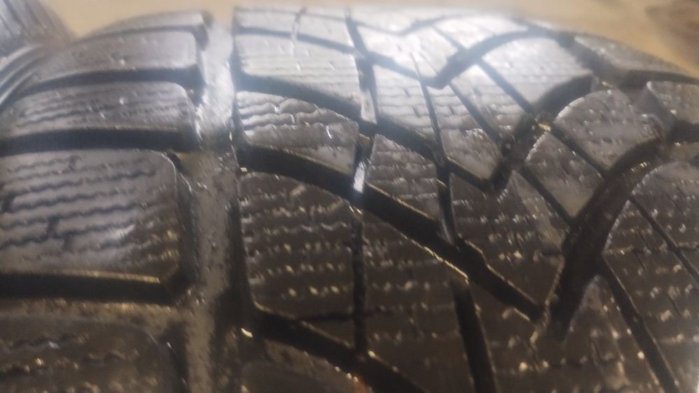 235.50.18 Dunlop dostępne dwie sztuki