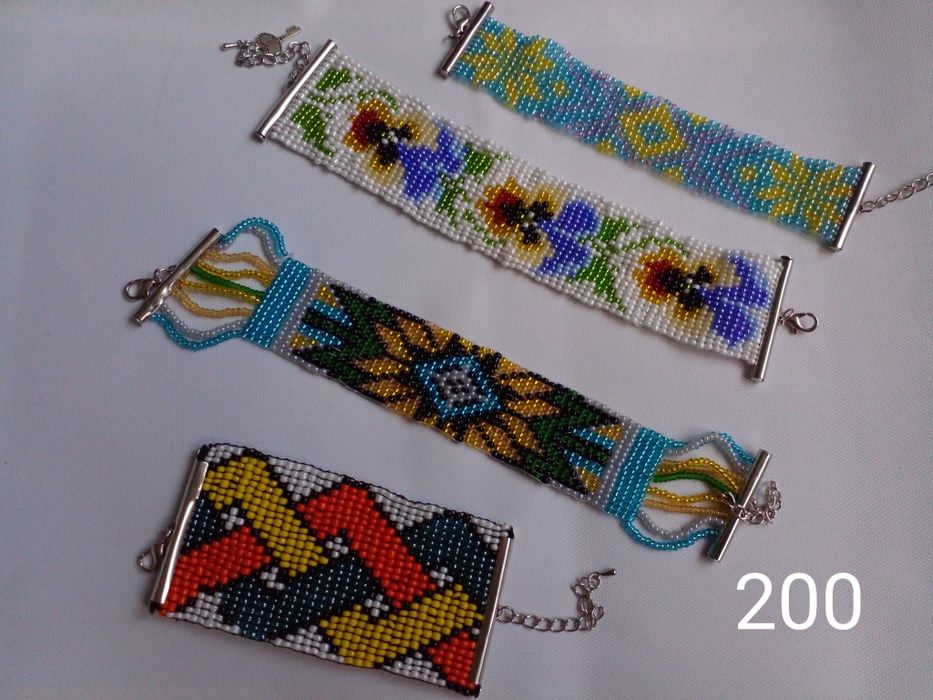 Продаю  браслеты  ручной работы 200 гривен