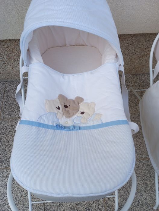 Alcofas de bebés com suporte em metal