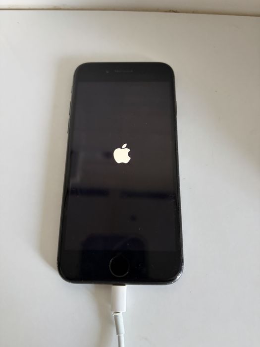 iPhone    8.