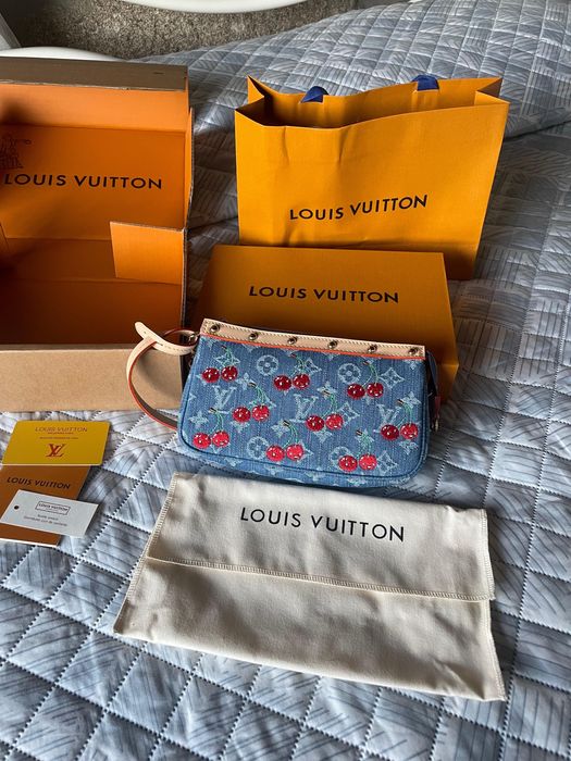 Louis Vuitton Cherry Pochette Denim - Edição Limitada Murakami