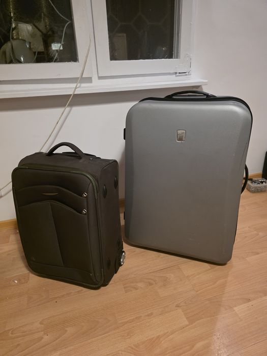 Trzy torby podróżne - jedna duża, dwie małe