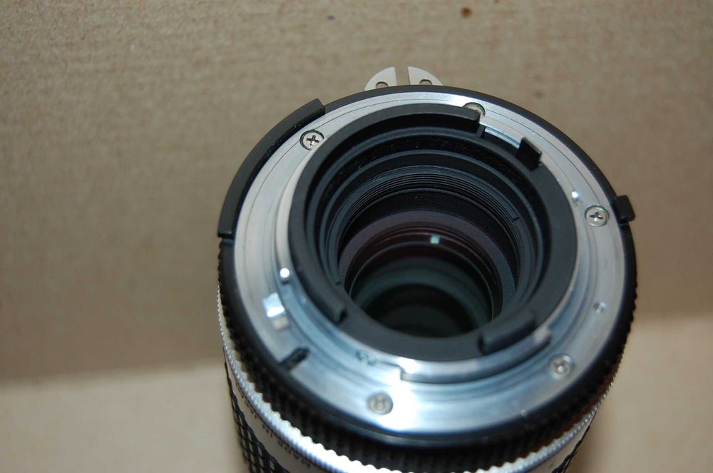 Об'єктив Nikon Nikkor 200mm f4.0 (Nikon AI-S)