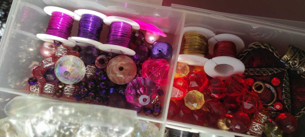 Missangas e materiais para bijuteria - coleção de vários países