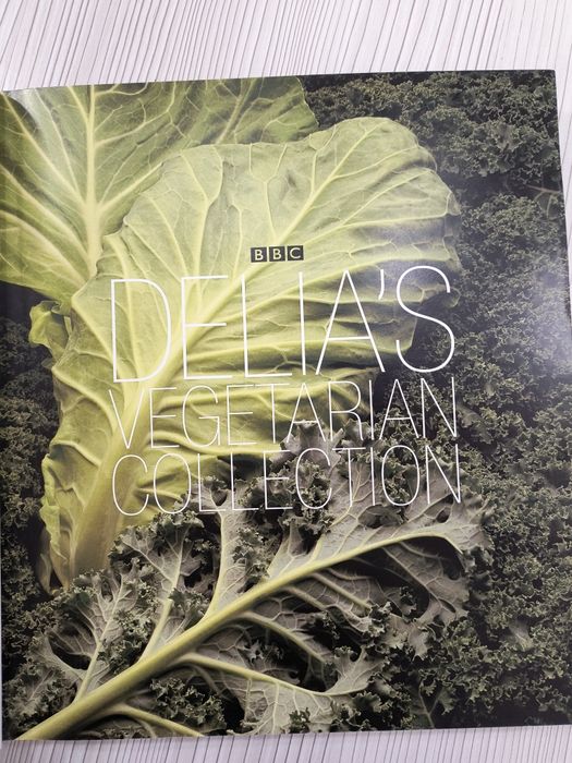 Англомовна кулінарна книга Vegetarian collection. Delia Smit