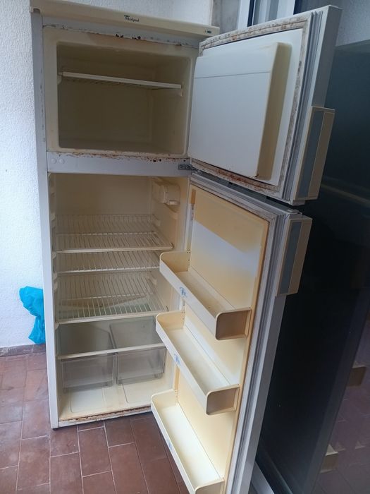 Vendo um Geladeira de duas portas