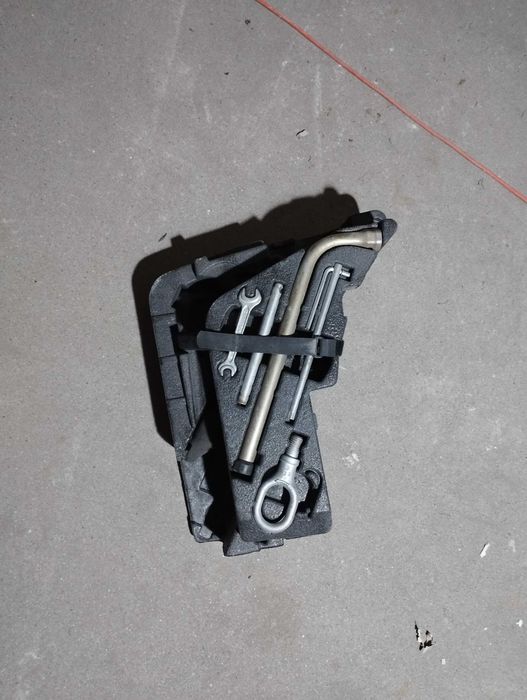 VW Touareg 7L Lift 07- wkład bagażnika zestaw naprawczy