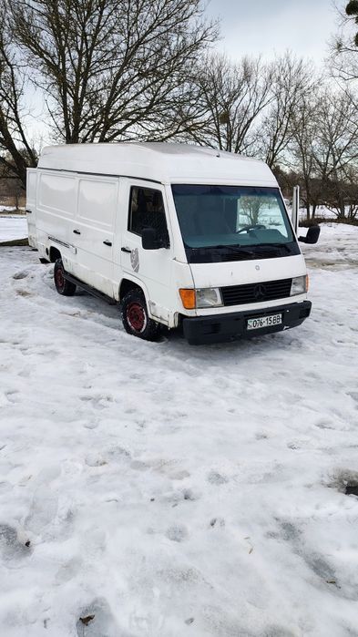 Мерседес МВ 100.