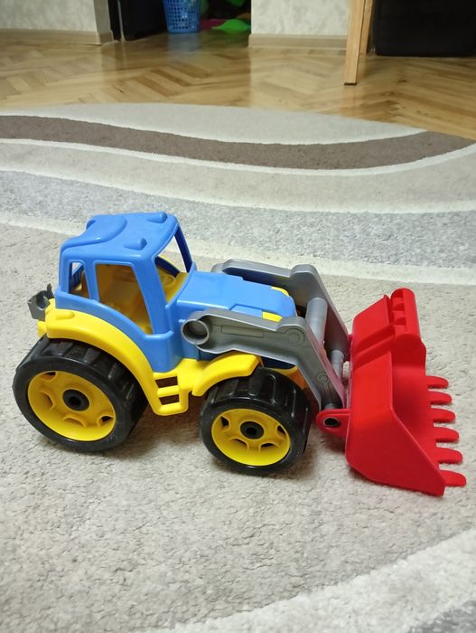 Будівельні машини: трактор і самосвал