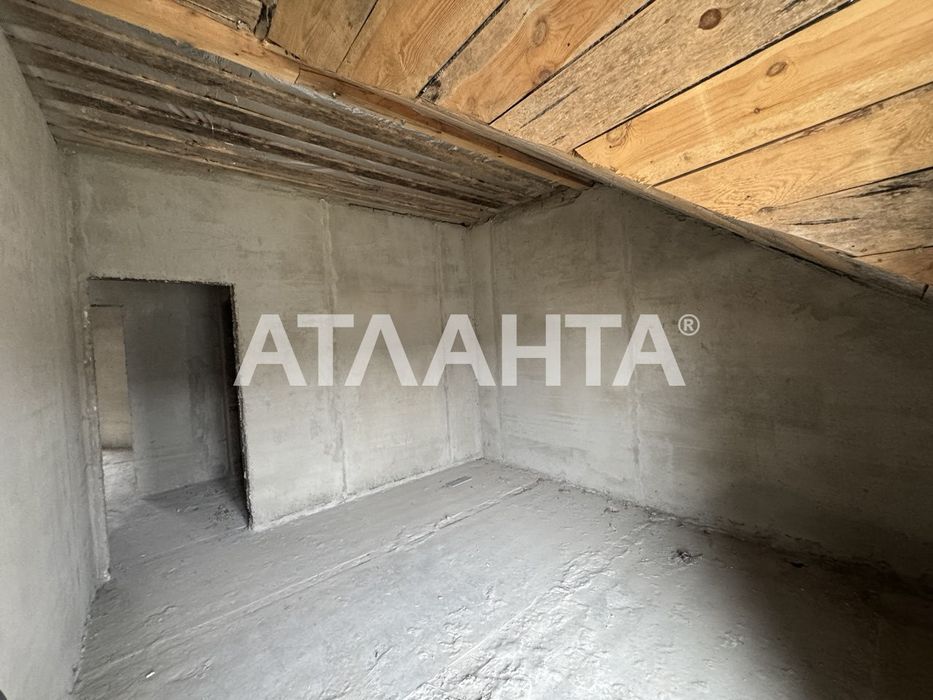 Продається двоповерховий котедж із власною земельною ділянкою!