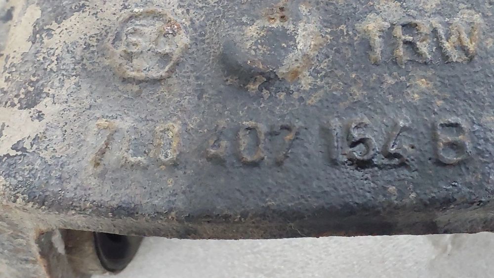 Braço de suspensão frente direito VOLKSWAGEN Touareg (7L)