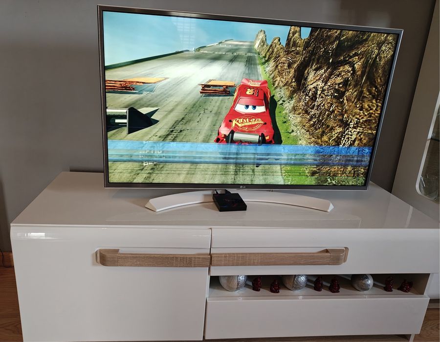 Móvel de TV com 2 portas