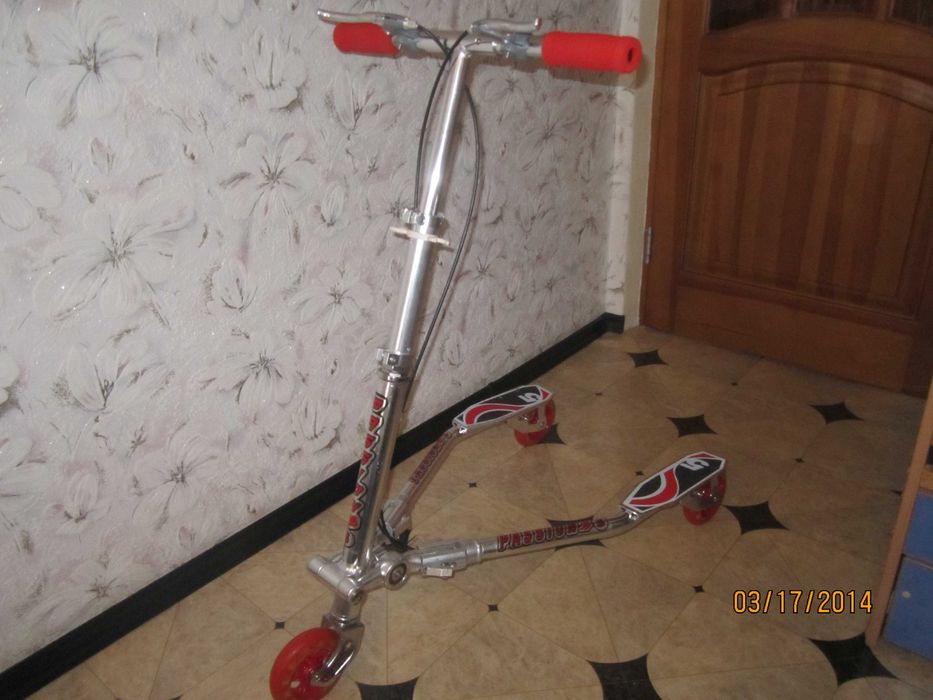 Трискутер, дрифтовый трехколесный уникальный шарнирный самокат