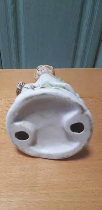 Статуетка   .  Безквіт  .