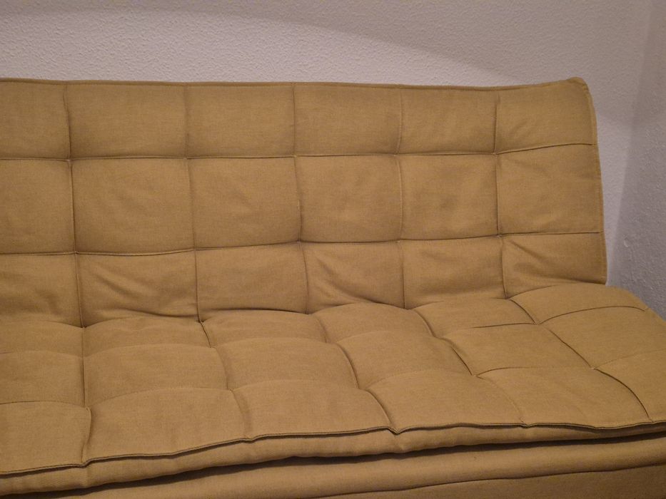 Sofá-cama amarelo