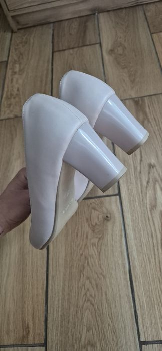 Buty na obcasie róż