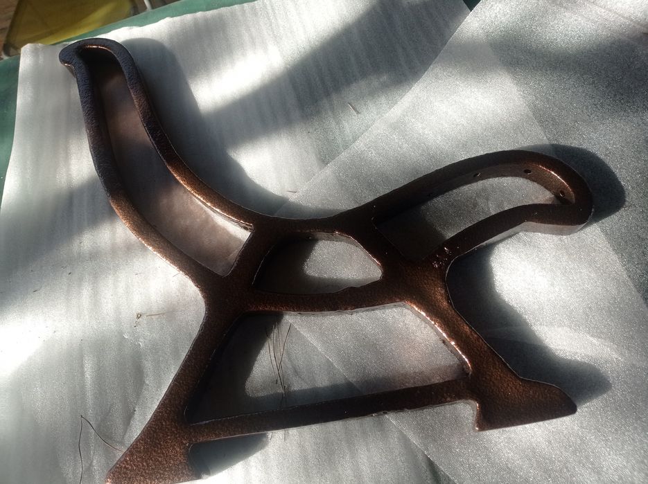 Żeliwne nogi do ławki z PRL