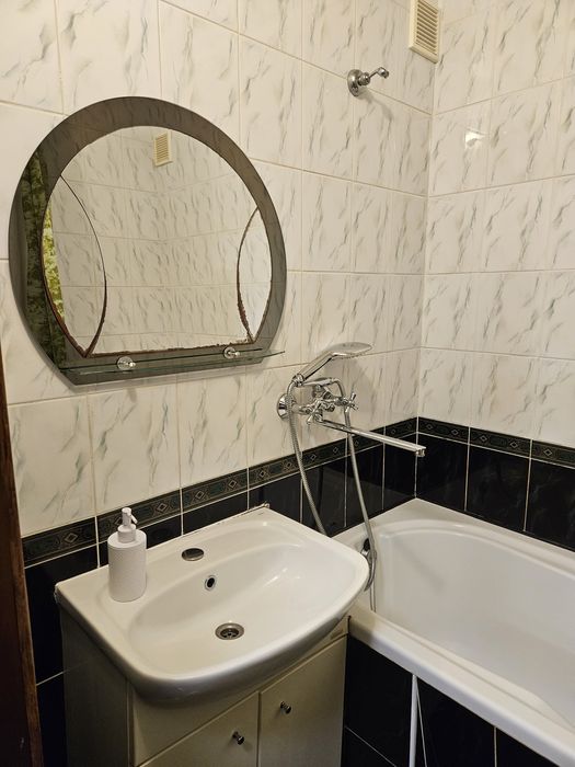 Затишна 2-х кімнатна квартира