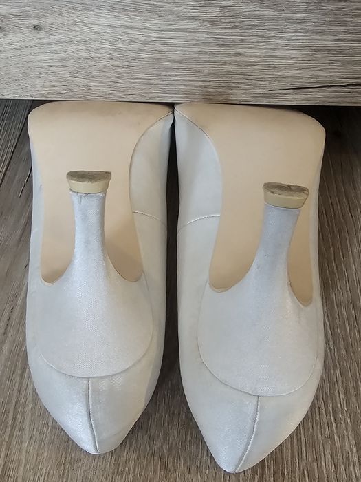 Buty szpilki eleganckie w kolorze ecru