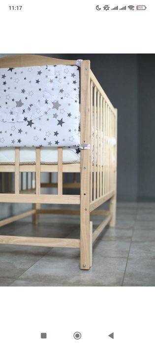 Дитяче ліжечко з матниковим механізмом