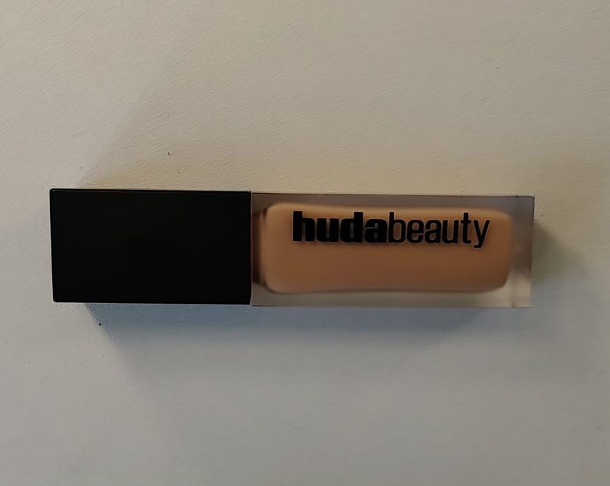 Sprzedam korektor Huda Beauty, kolor graham cracker 4.1