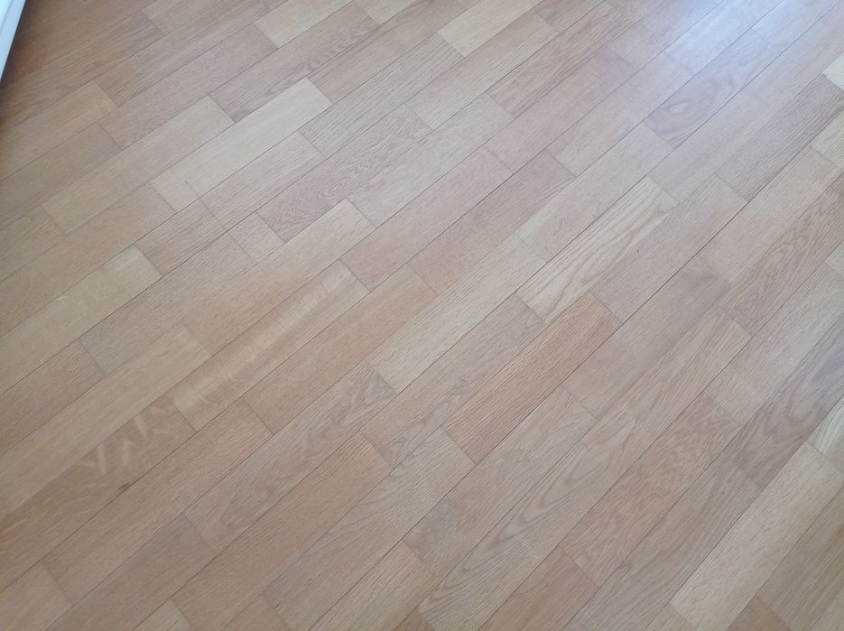 Продам паркет ясеновмй в упаковках