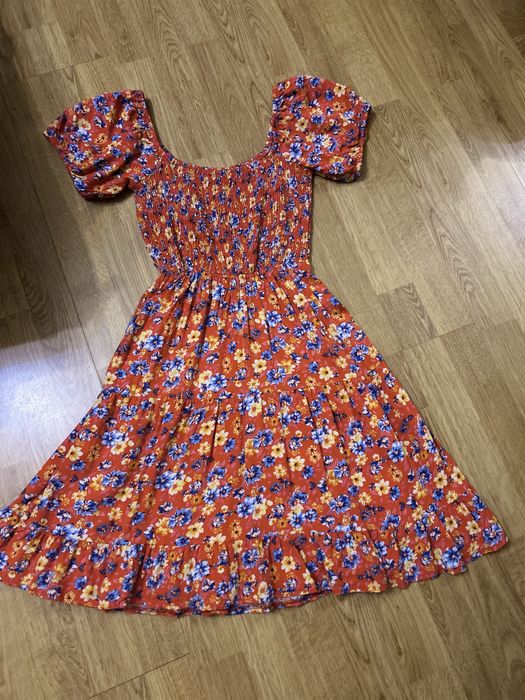 Жіноча літня сукня