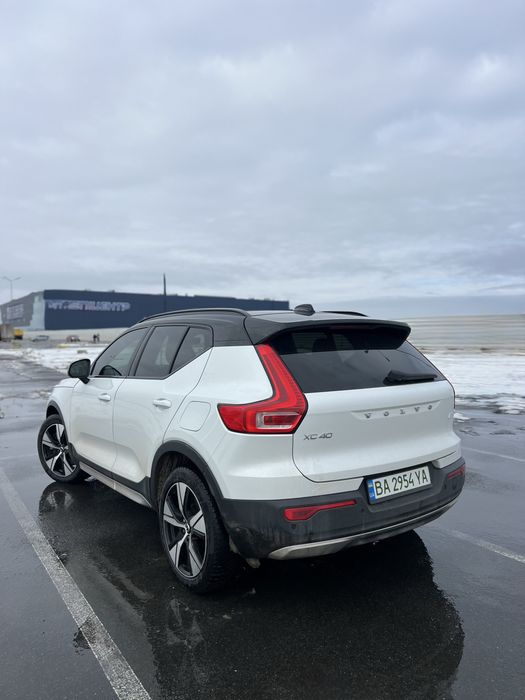 Volvo XC40 електро