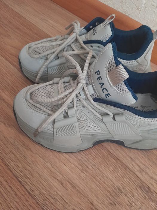 Продам кросівки жіночі