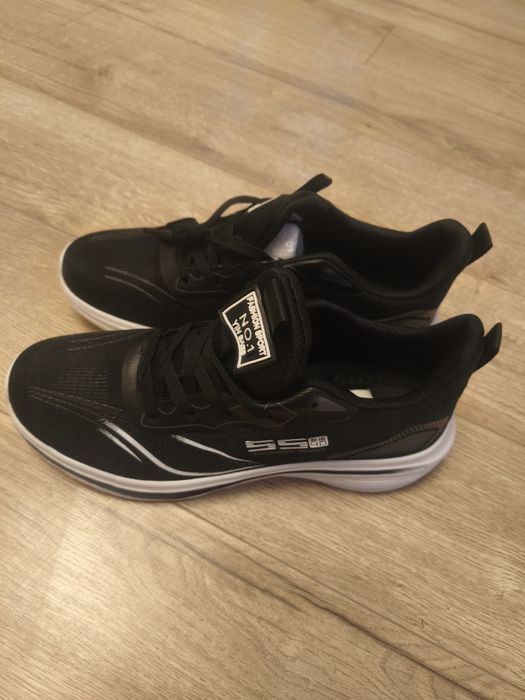 Продам новые мужские кроссовки р 43.5